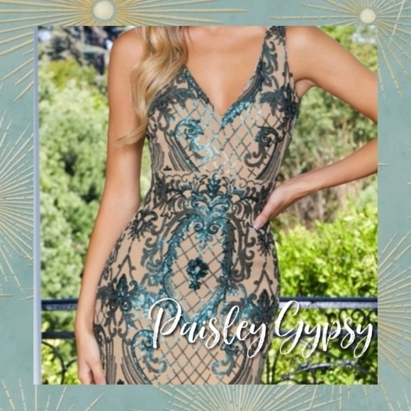 Stunning Sleeveless Deep V Mermaid Formal Gown - Picture 7 of 10